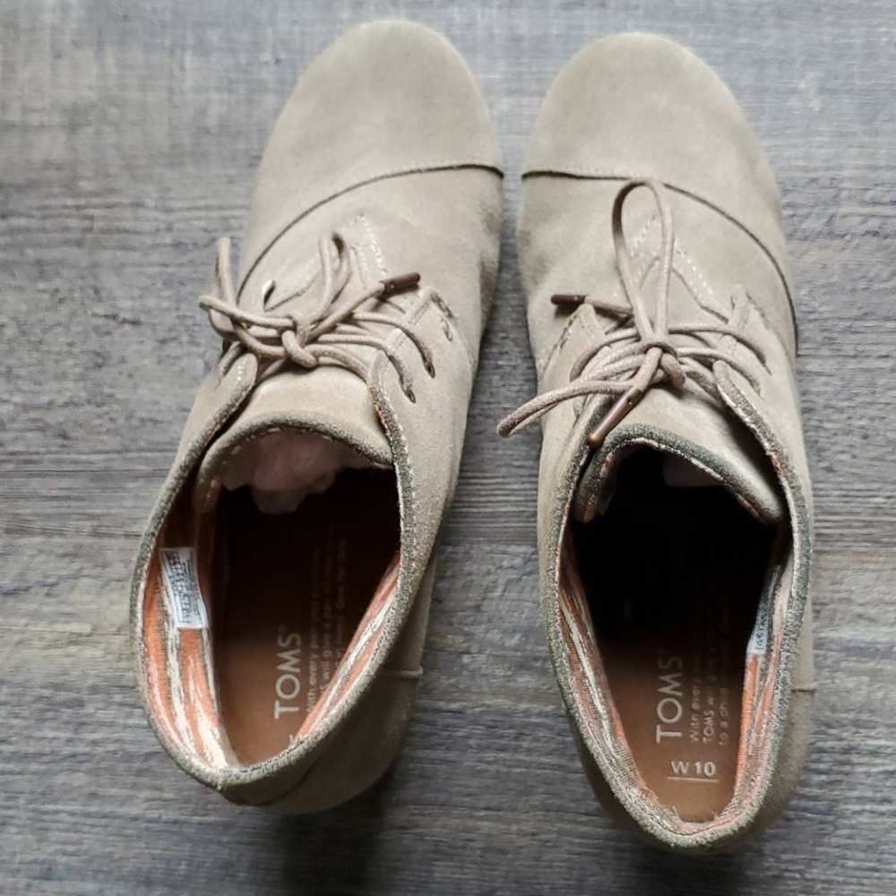 Tom's Suede Wedge Booties